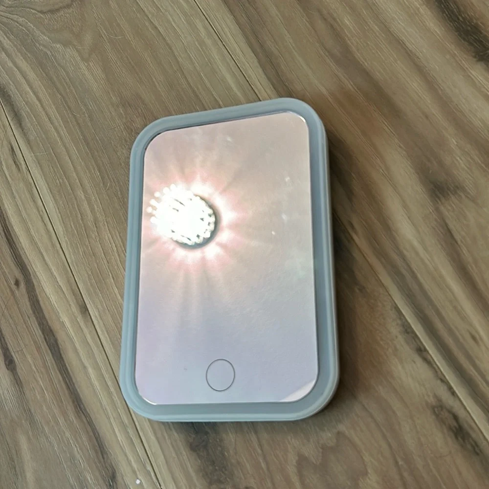 selling a 7 by 4 inch aesthetic vanity mirror!